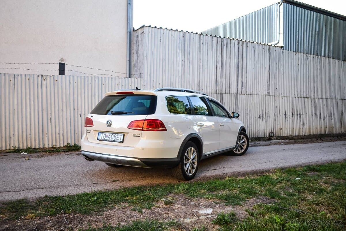 2012 Volkswagen PASSAT - 4