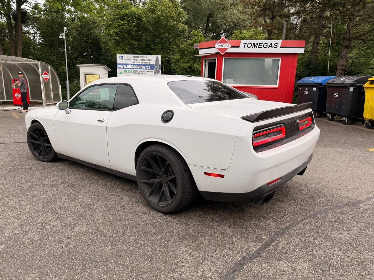 2019 Dodge CHALLENGER - 4