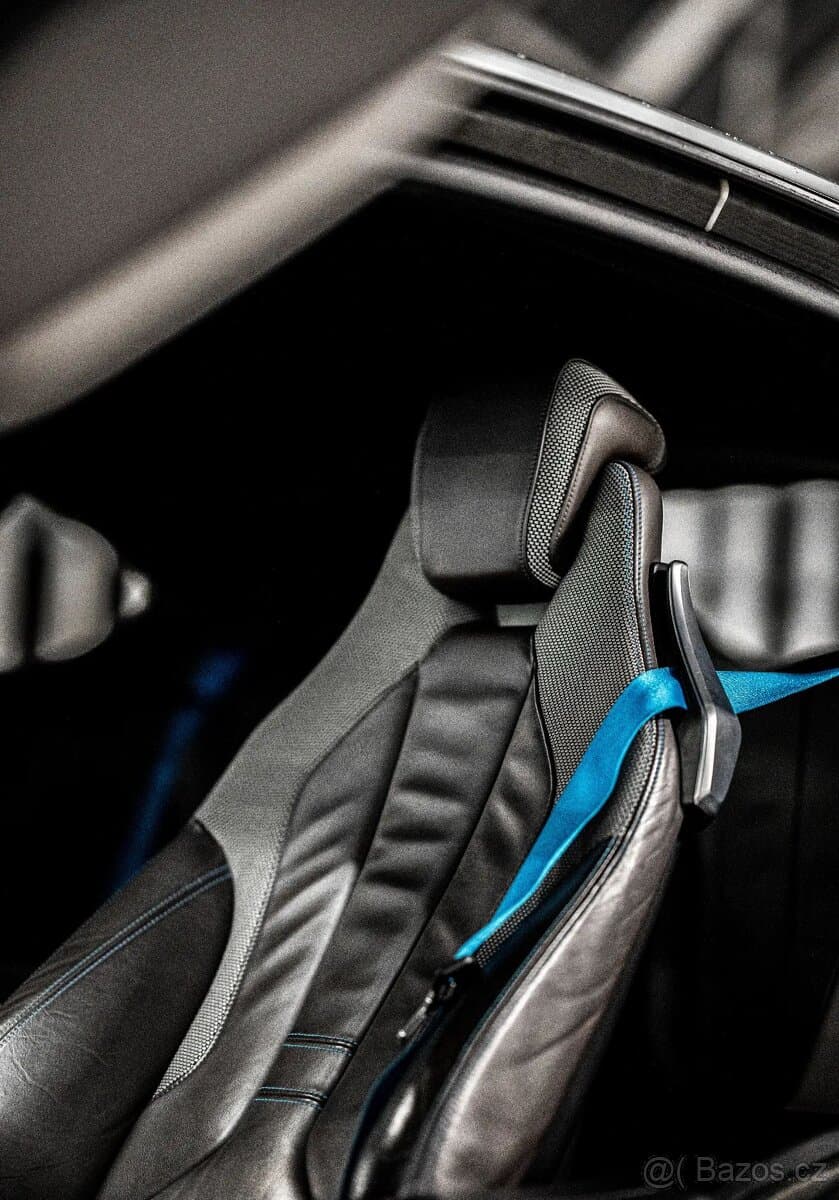 2017 BMW i8 - 4