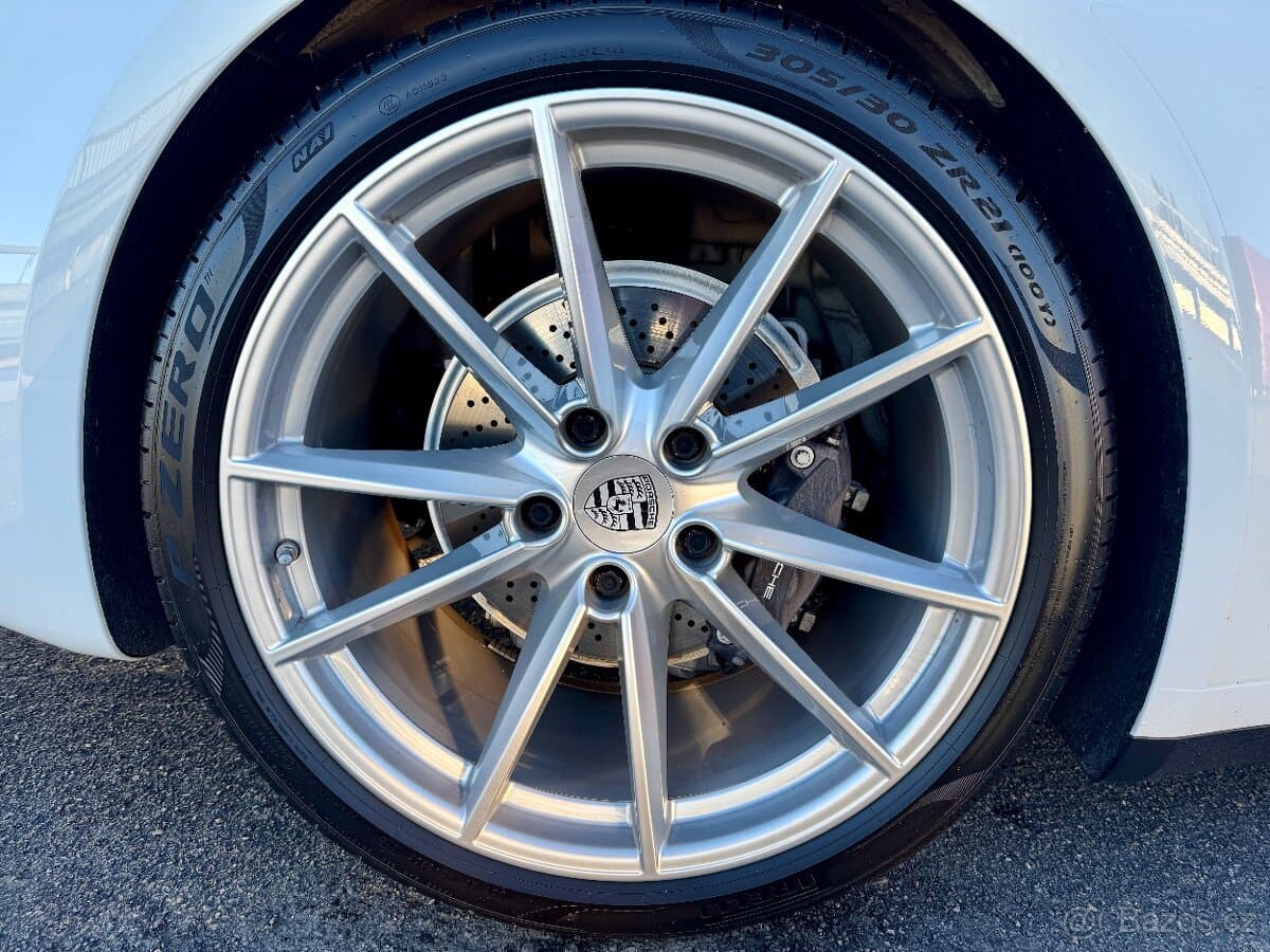 2022 Porsche 911 - 4