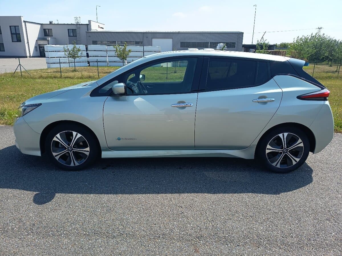 2018 Nissan LEAF - 4