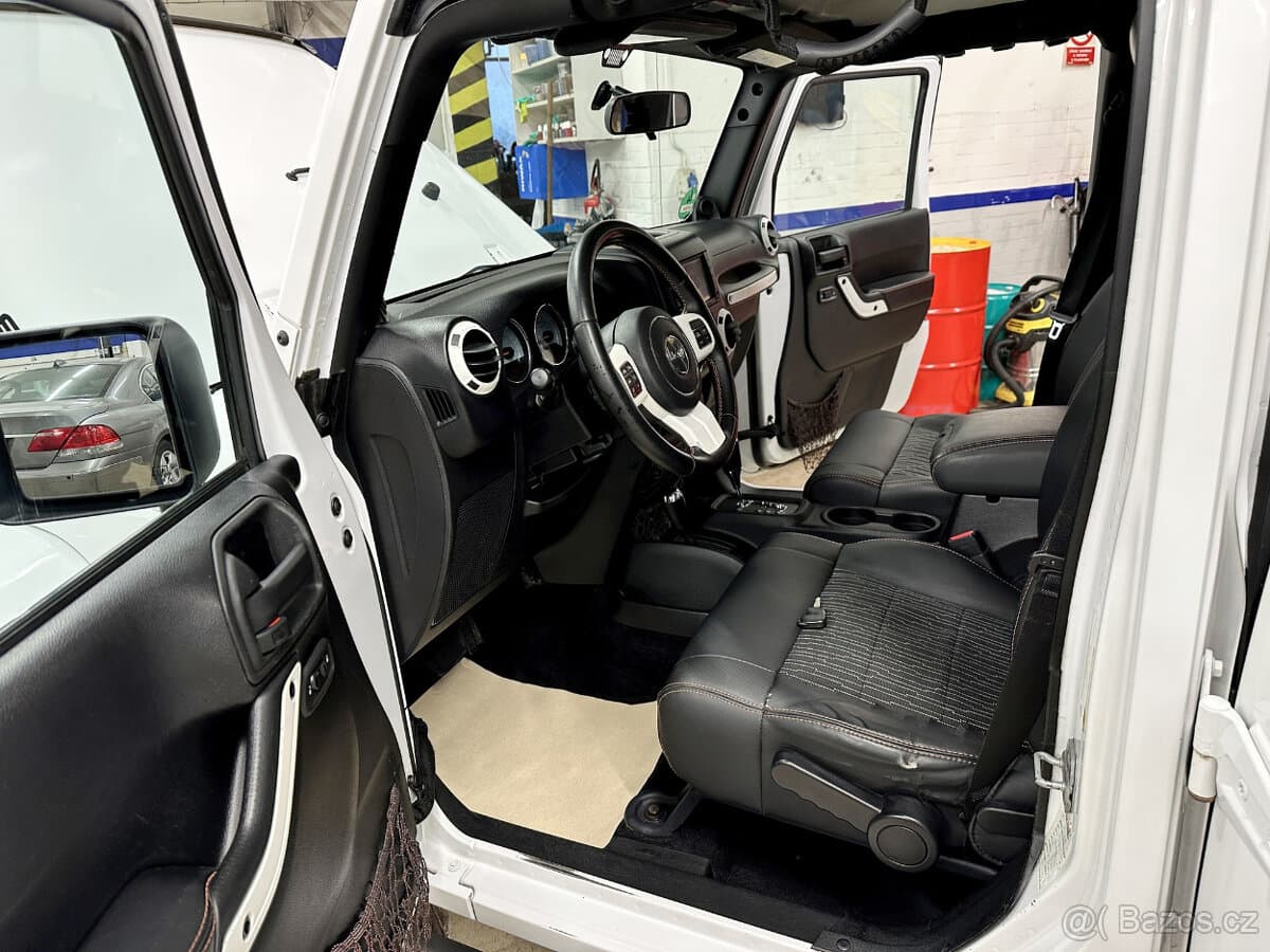 Jeep WRANGLER - 4