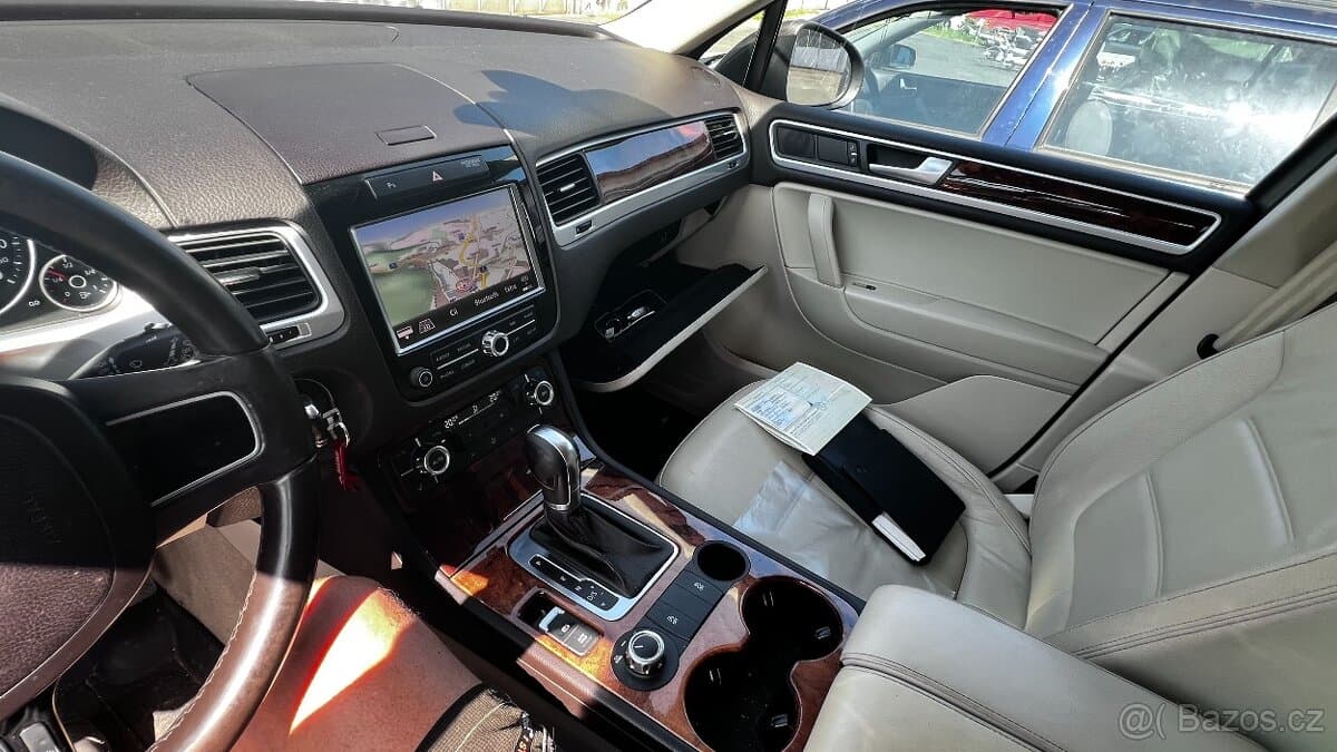 2012 Volkswagen TOUAREG - 4