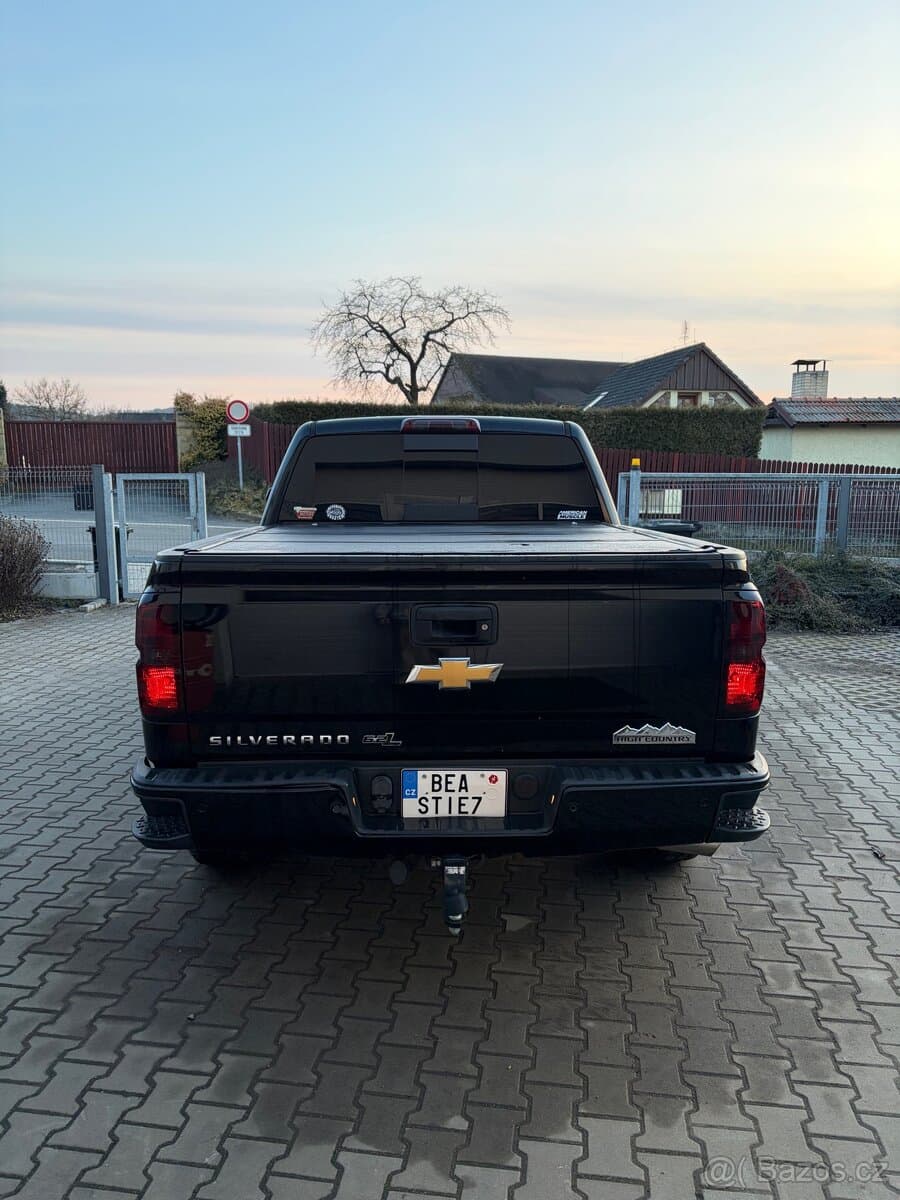 2015 Chevrolet SILVERADO - 4
