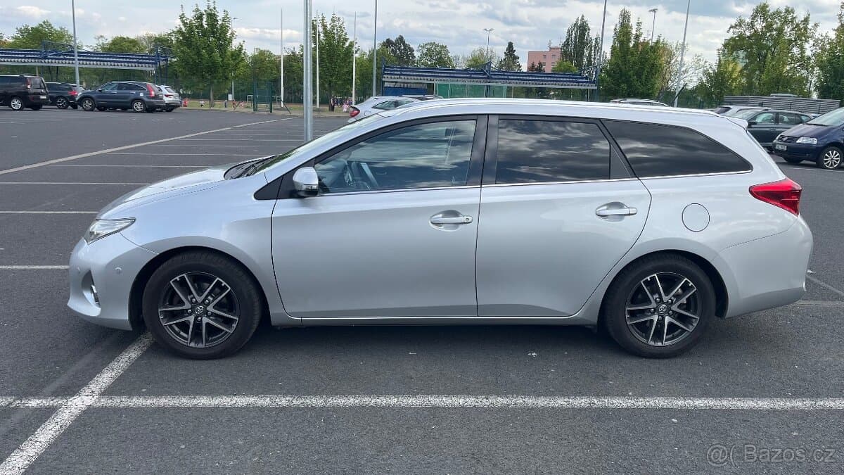 2014 Toyota AURIS - 4