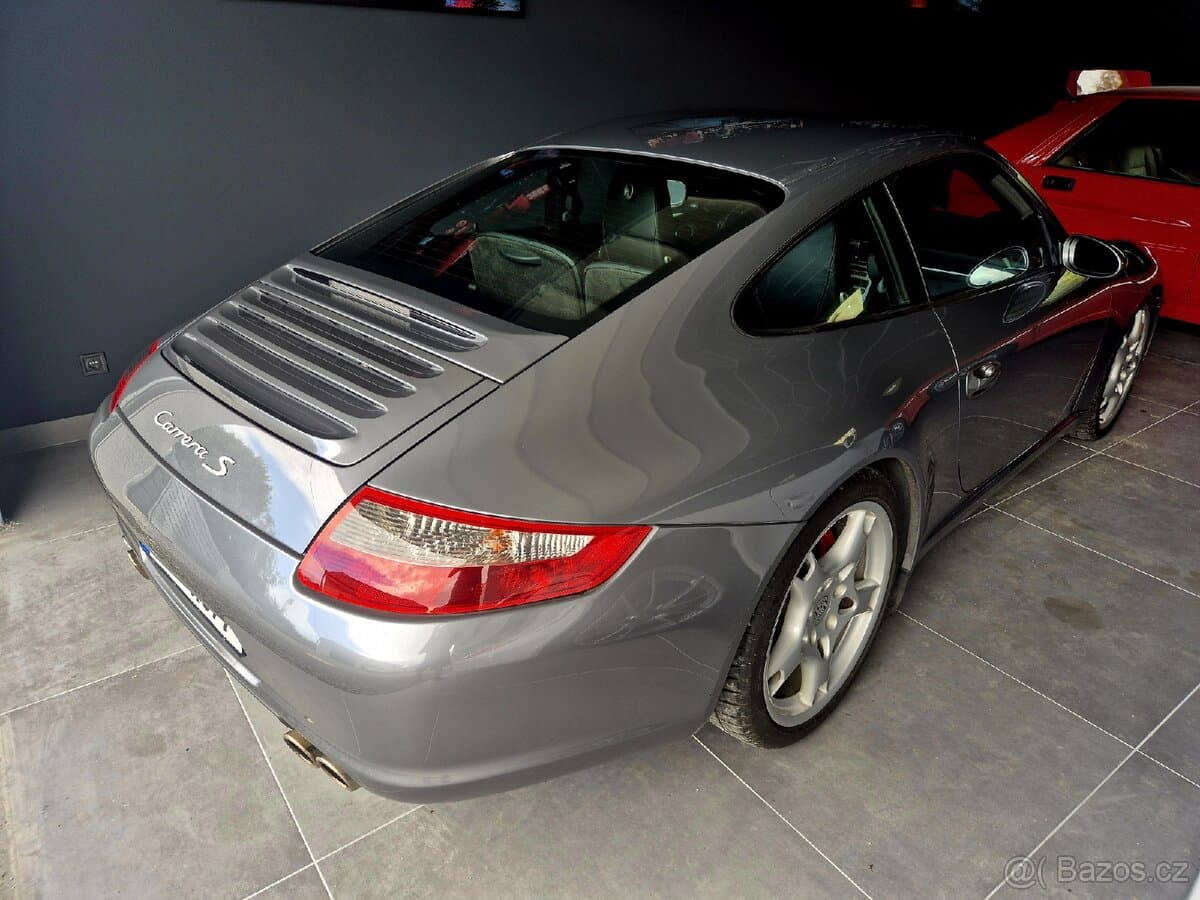 2005 Porsche 911 - 4