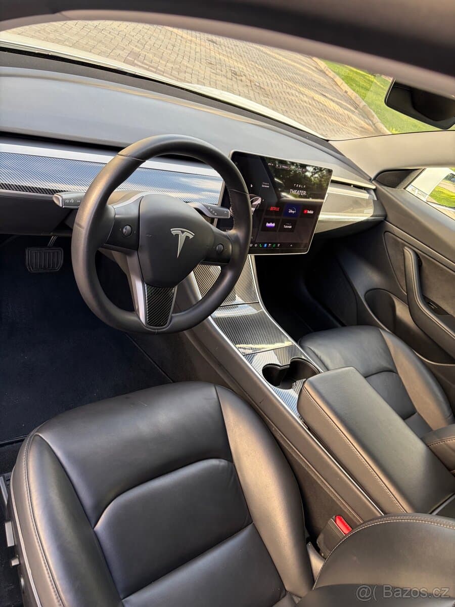 Tesla MODEL 3 - 4