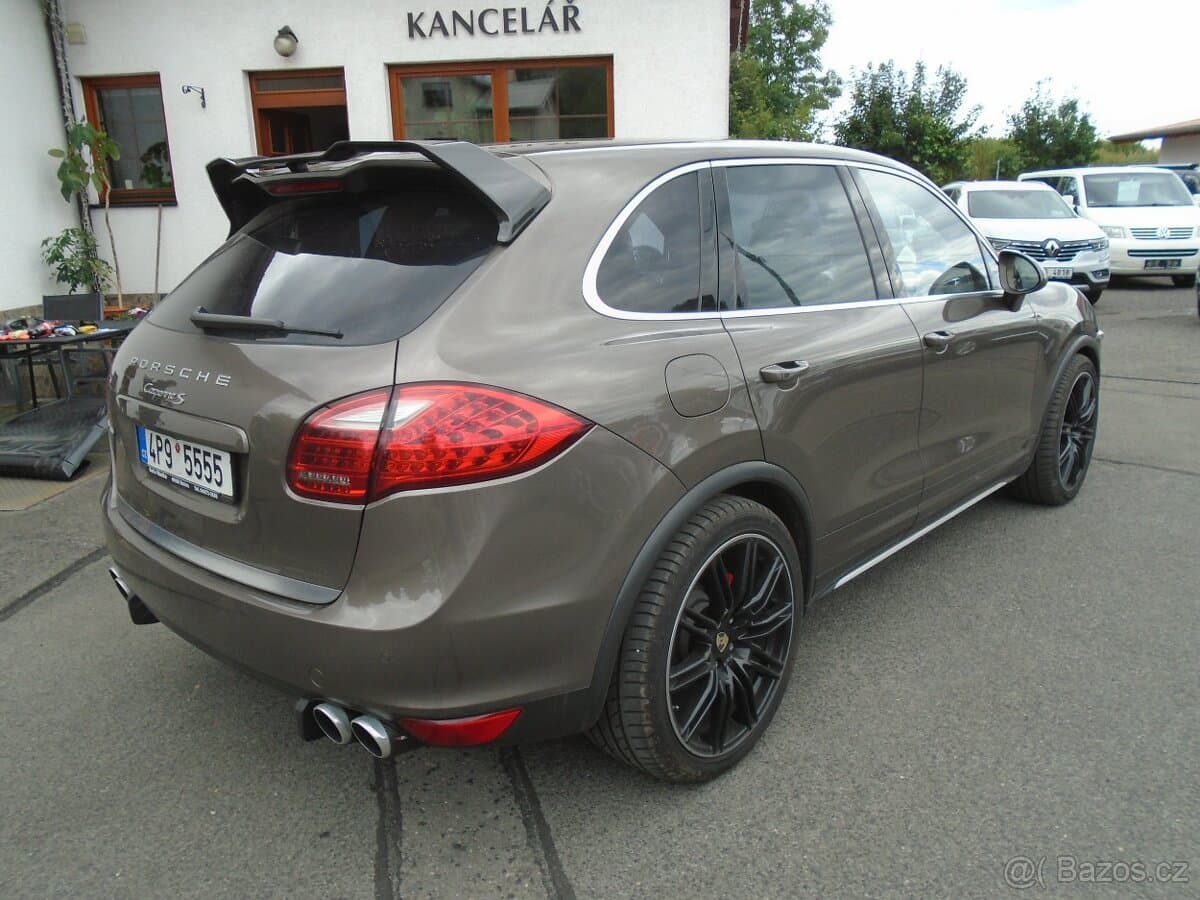 2011 Porsche CAYENNE - 4