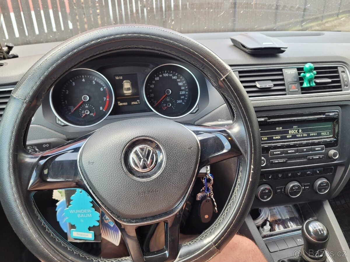 2015 Volkswagen JETTA - 4