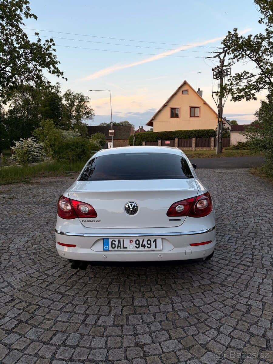 2011 Volkswagen PASSAT CC - 4