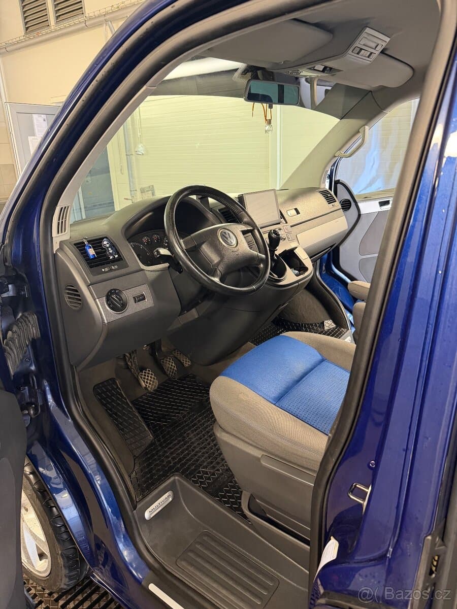 Volkswagen MULTIVAN - 4