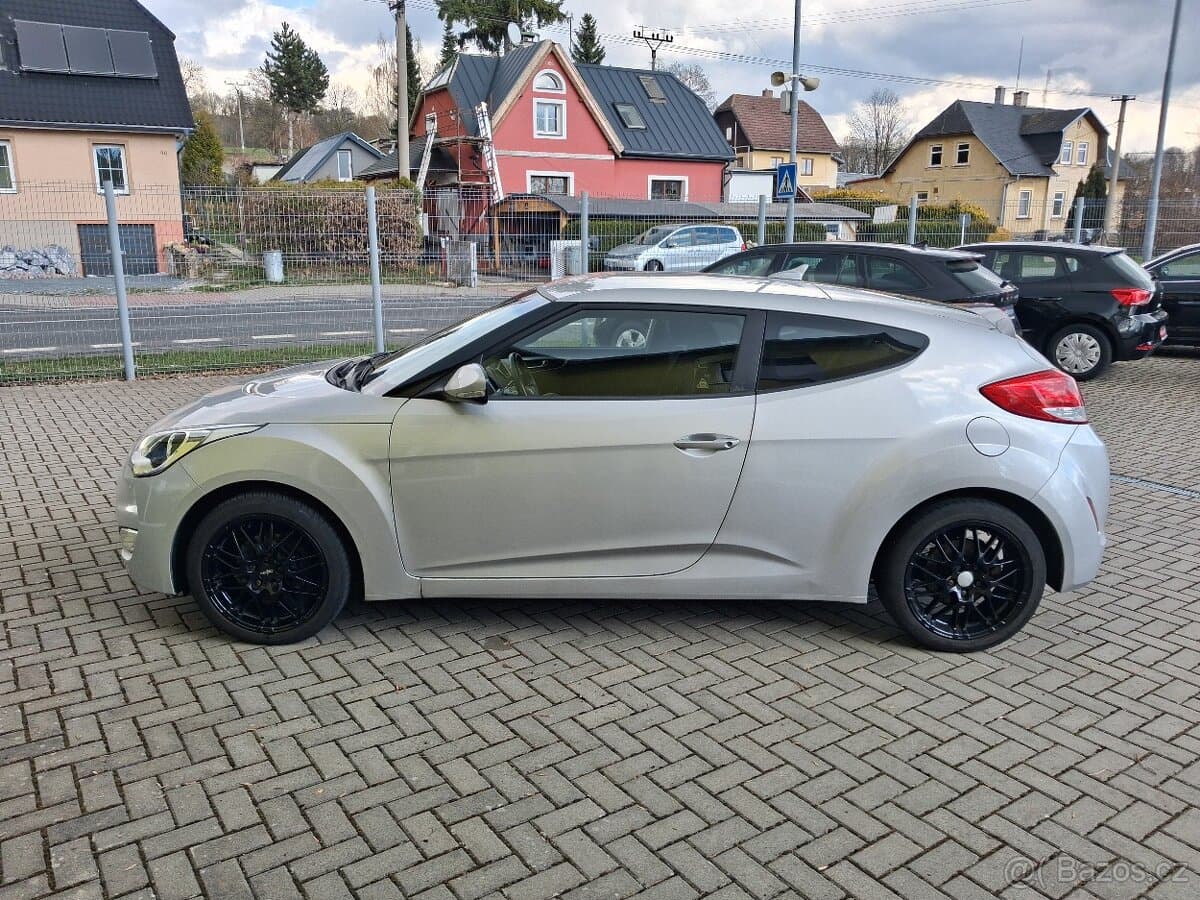 2011 Hyundai VELOSTER - 4