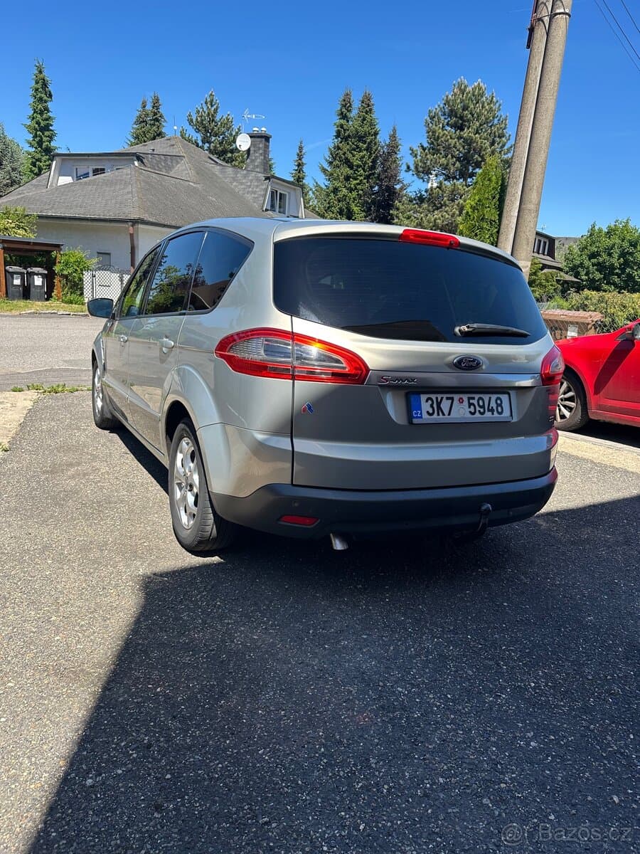 2010 Ford S-MAX - 4