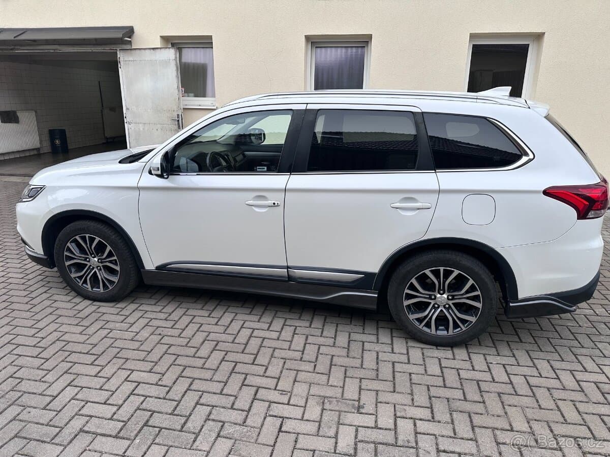 2017 Mitsubishi OUTLANDER - 4