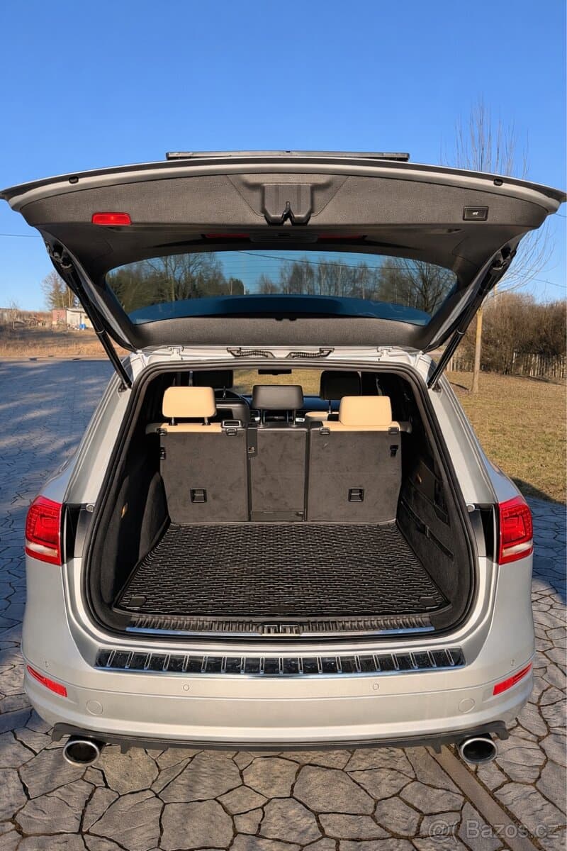 2012 Volkswagen TOUAREG - 4