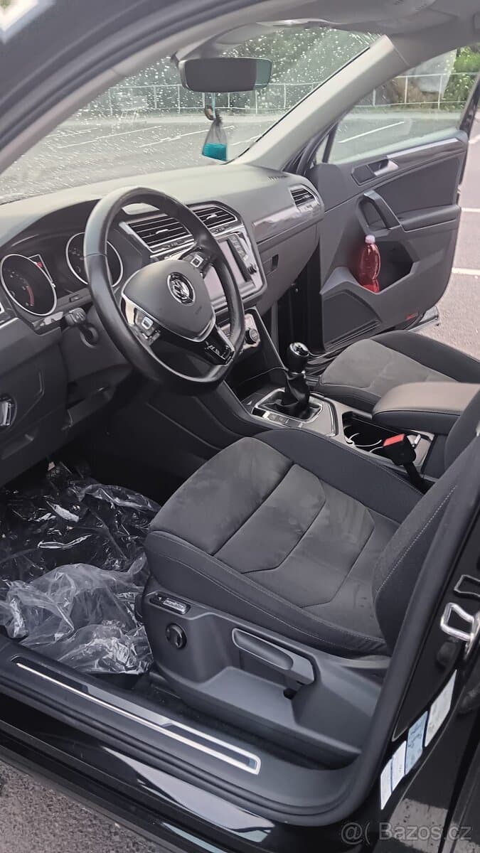 2017 Volkswagen TIGUAN - 4