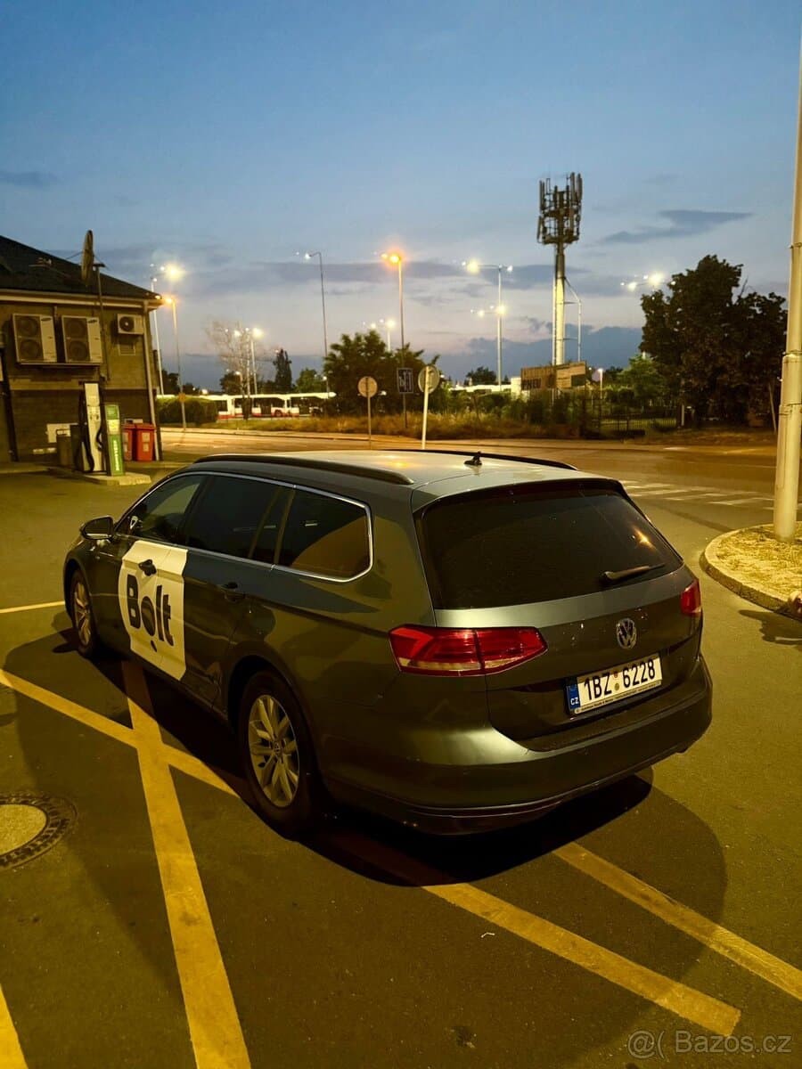 2015 Volkswagen PASSAT - 4