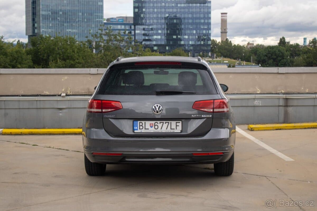 2016 Volkswagen PASSAT - 4