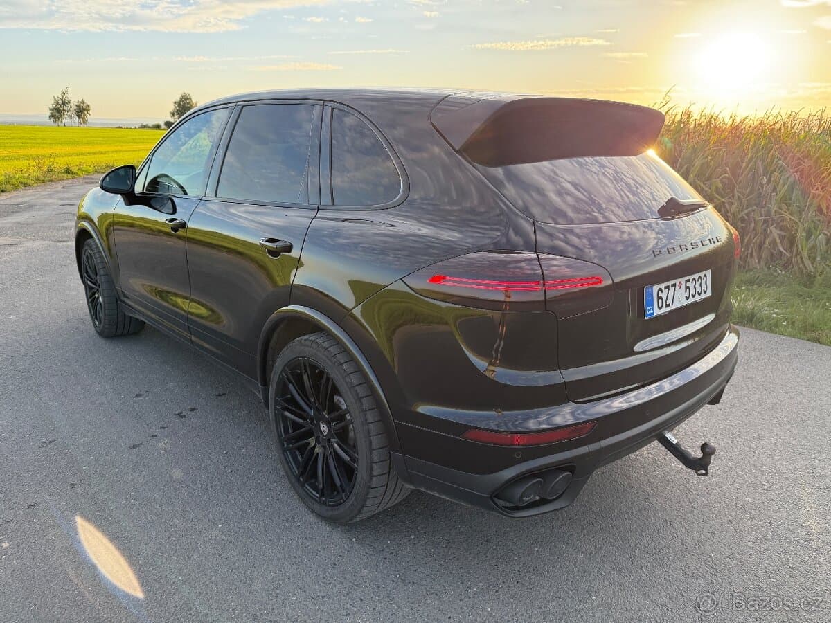 2017 Porsche CAYENNE - 4