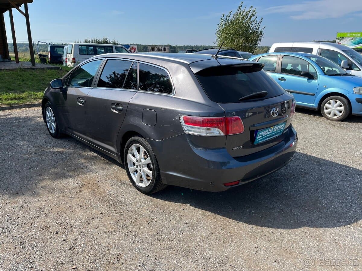 2011 Toyota AVENSIS - 4