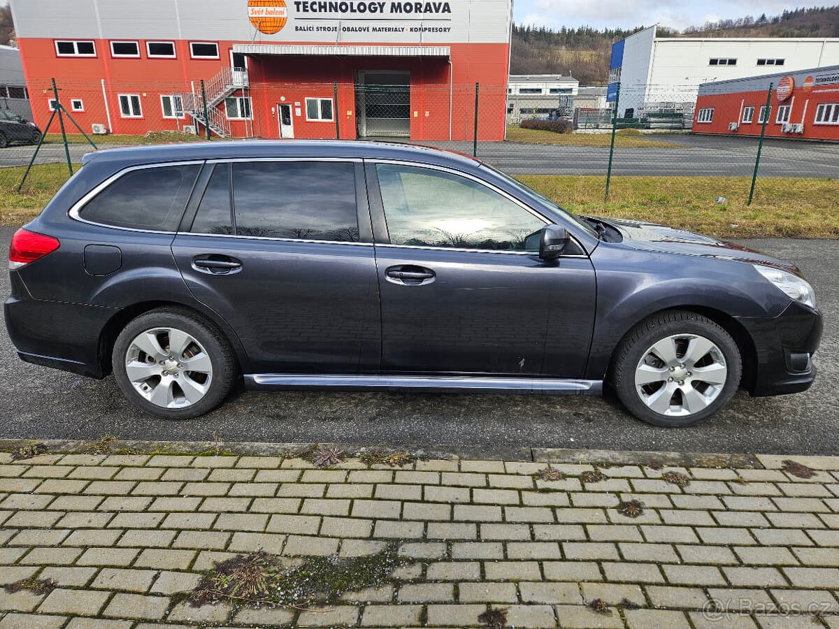 2010 Subaru LEGACY - 4