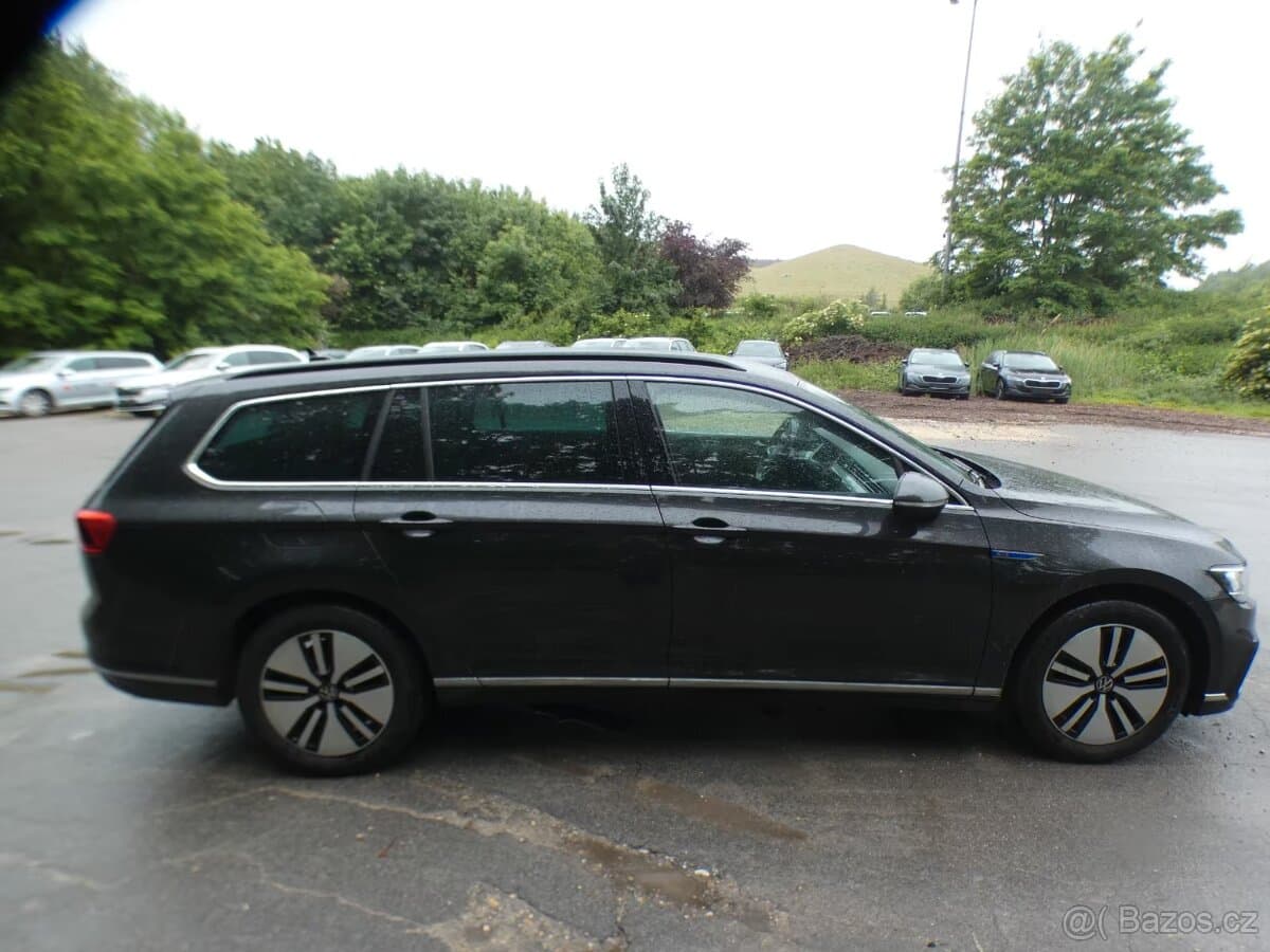 2021 Volkswagen PASSAT - 4