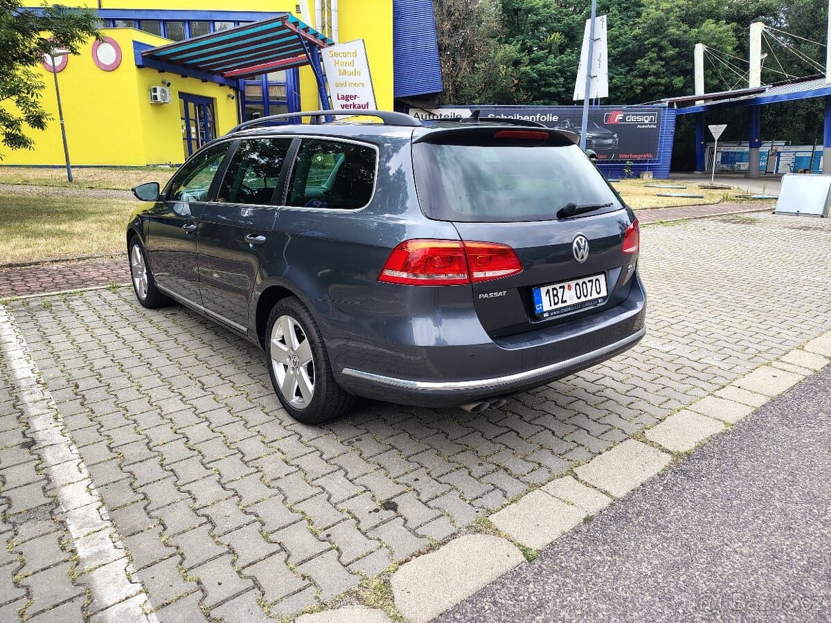 2011 Volkswagen PASSAT - 4