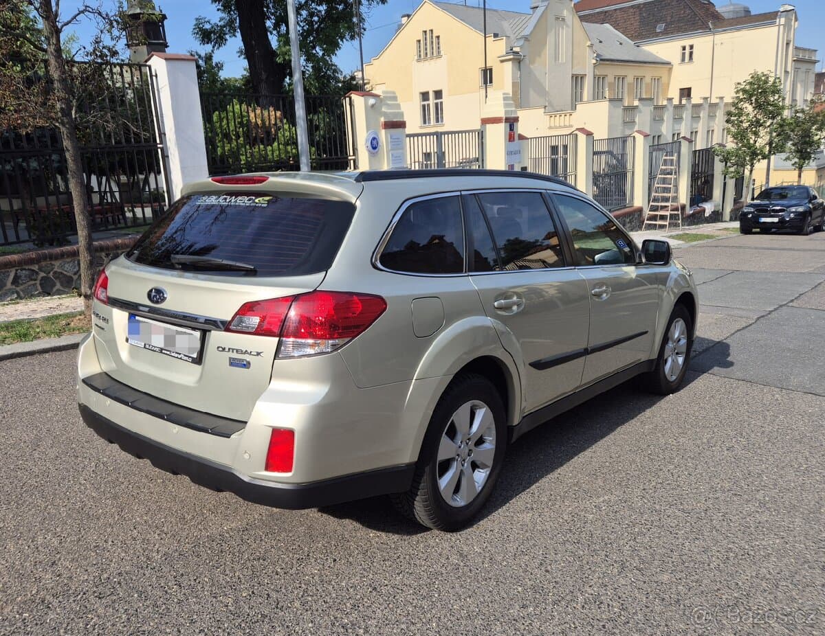 2011 Subaru OUTBACK - 4