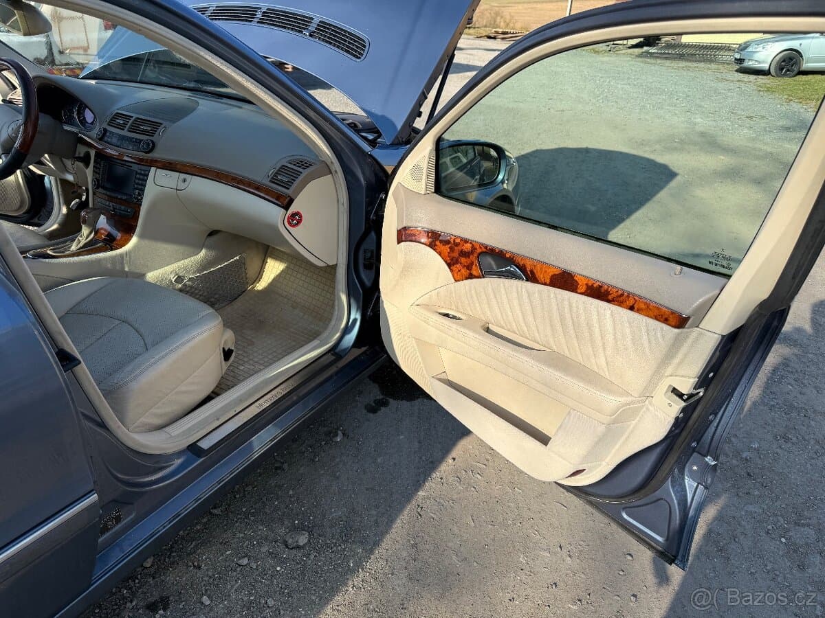 2004 Mercedes-Benz E-CLASS - 4