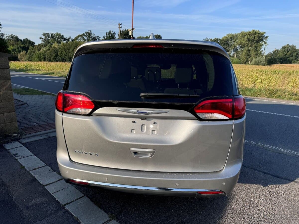 2020 Chrysler PACIFICA - 4