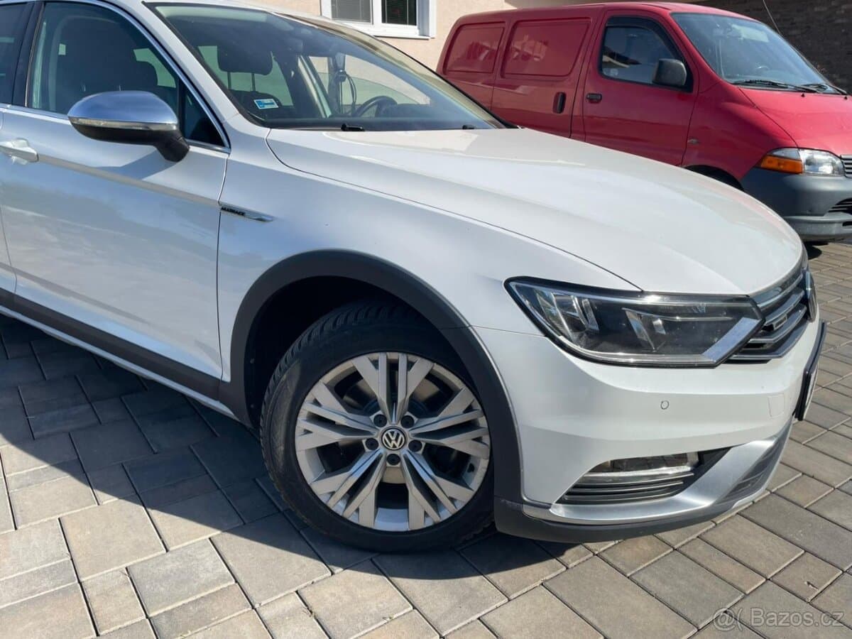 2017 Volkswagen PASSAT - 4