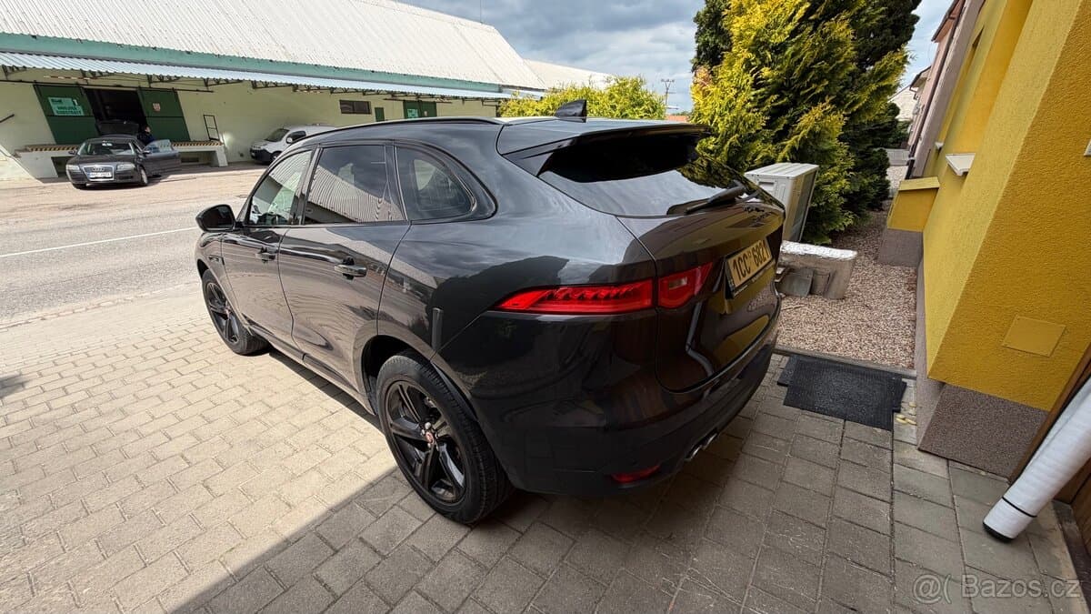 2016 Jaguar F-PACE - 4