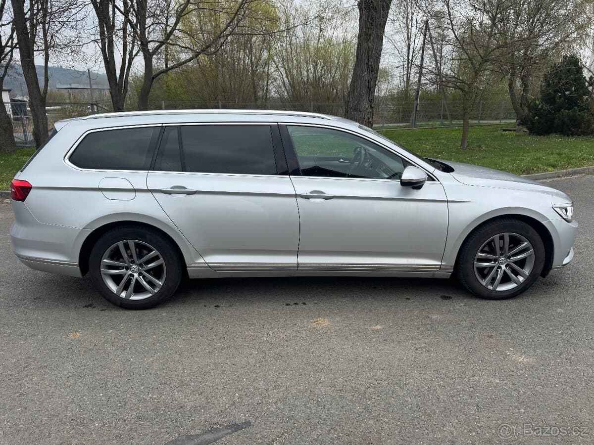 2017 Volkswagen PASSAT - 4