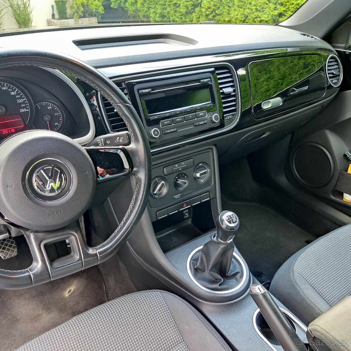 2012 Volkswagen BEETLE - 4