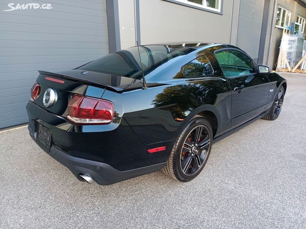 2011 Ford MUSTANG - 4