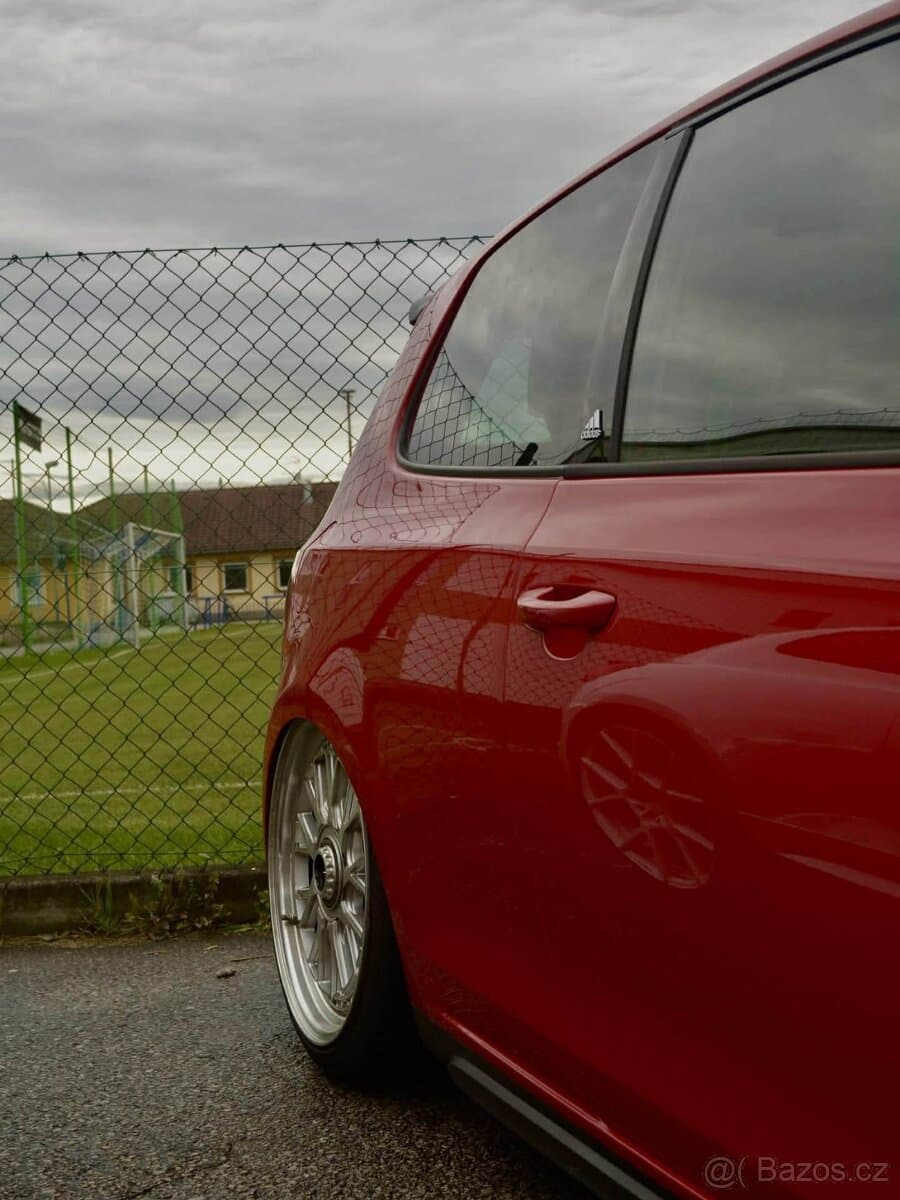 Volkswagen GOLF - 4