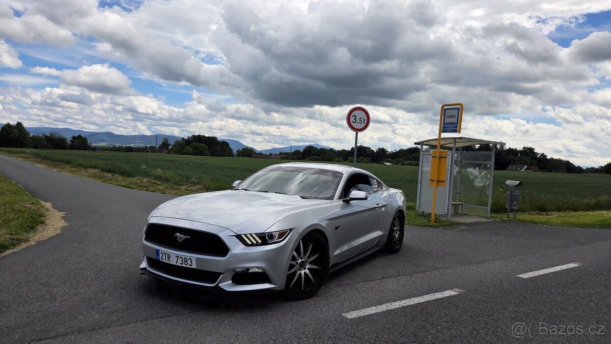 2017 Ford MUSTANG - 4