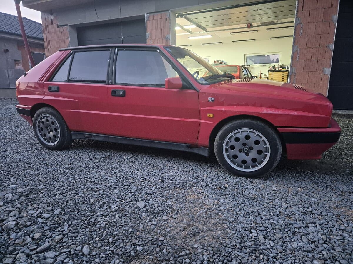 Lancia DELTA - 4