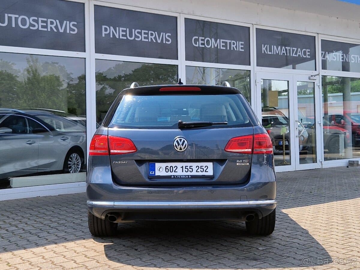 2012 Volkswagen PASSAT - 4