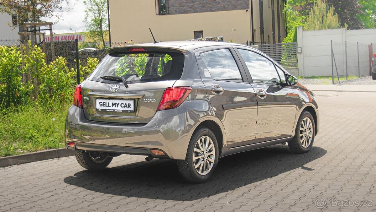 2017 Toyota YARIS - 4