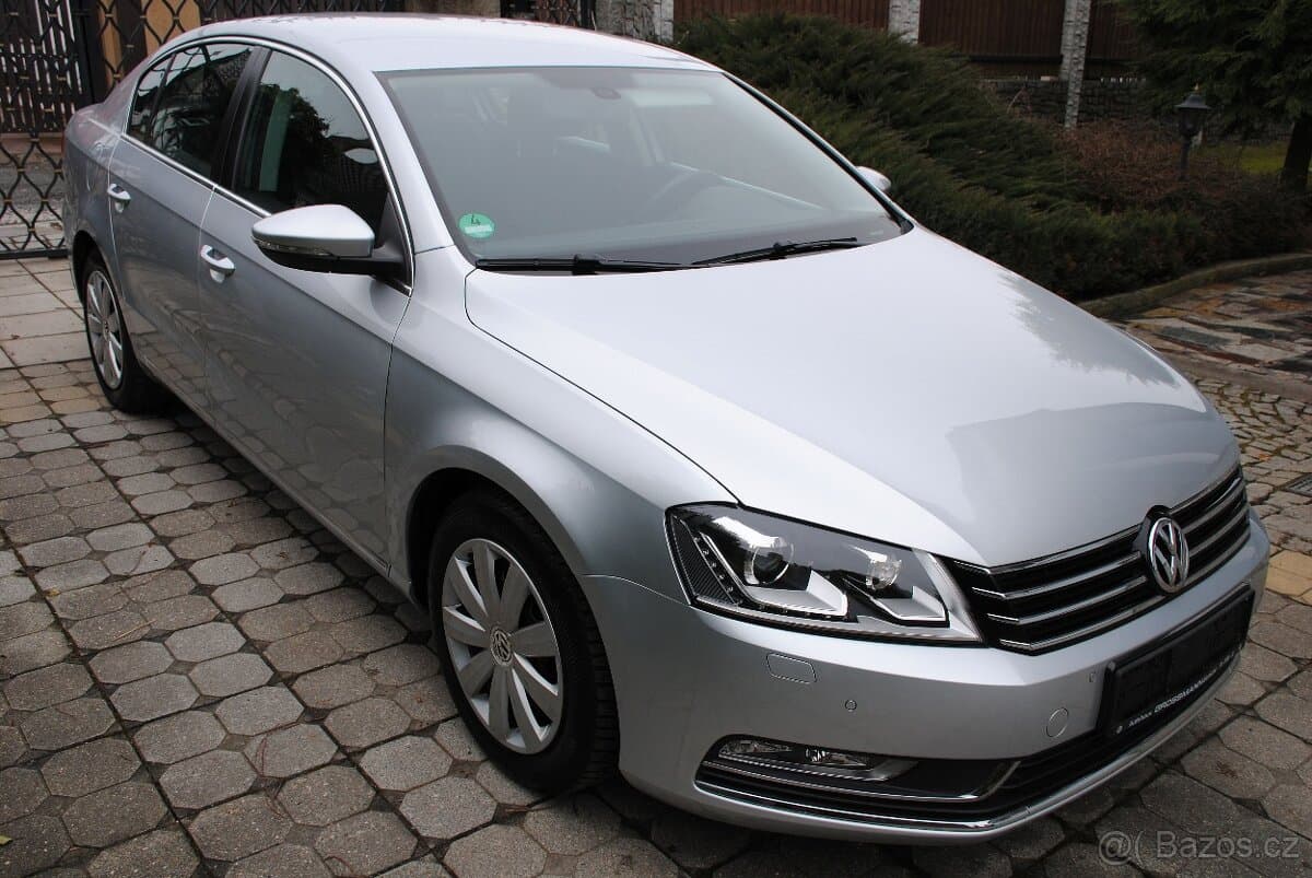 2011 Volkswagen PASSAT - 4