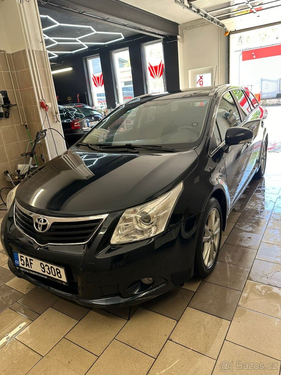 2011 Toyota AVENSIS - 4