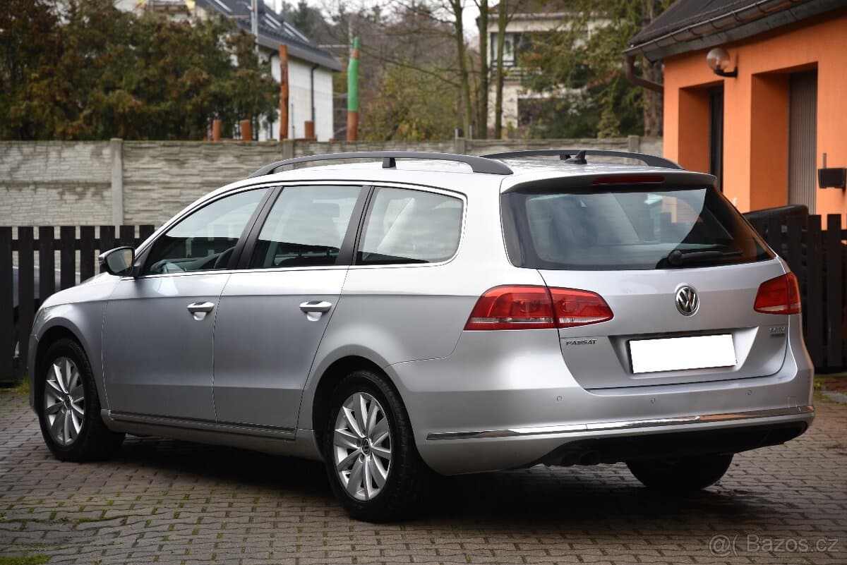 2012 Volkswagen PASSAT - 4