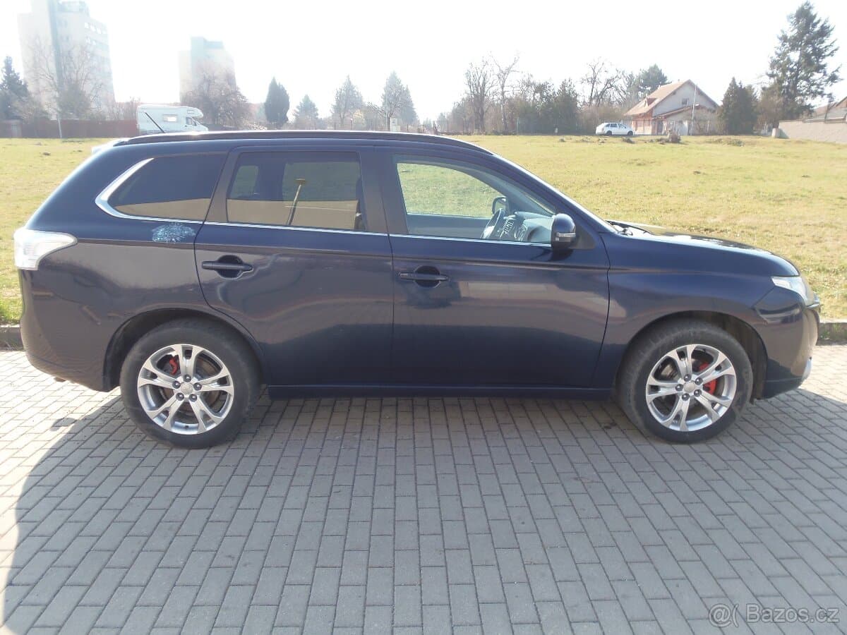 2013 Mitsubishi OUTLANDER - 4