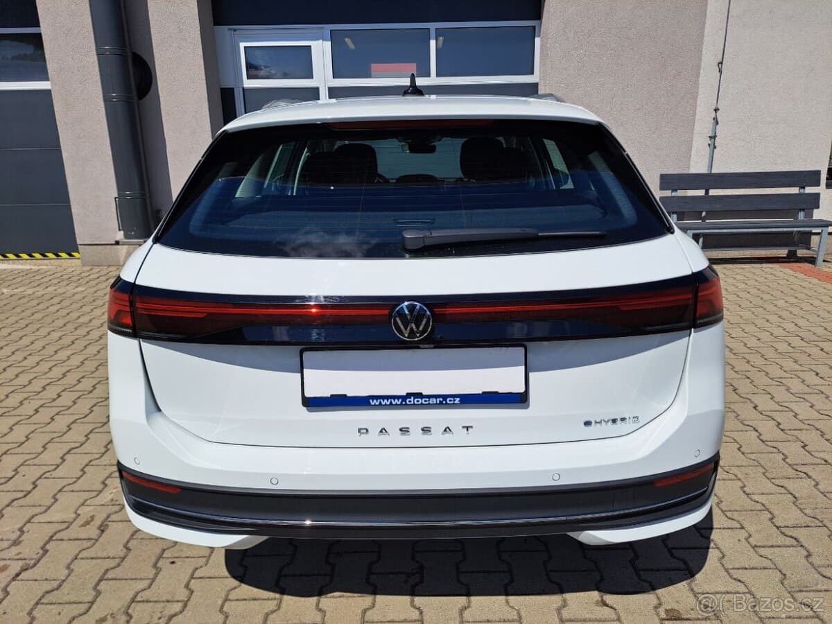 Volkswagen PASSAT - 4