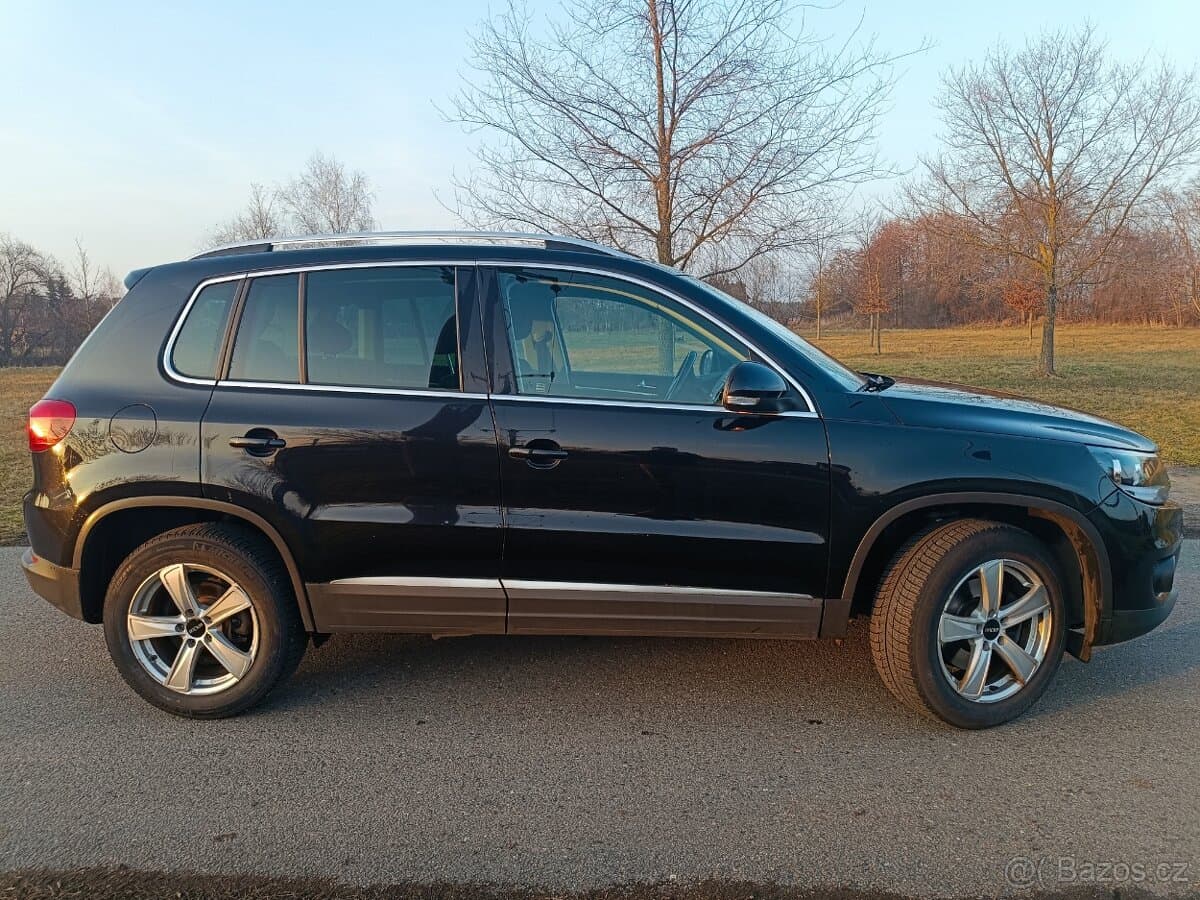 2011 Volkswagen TIGUAN - 4