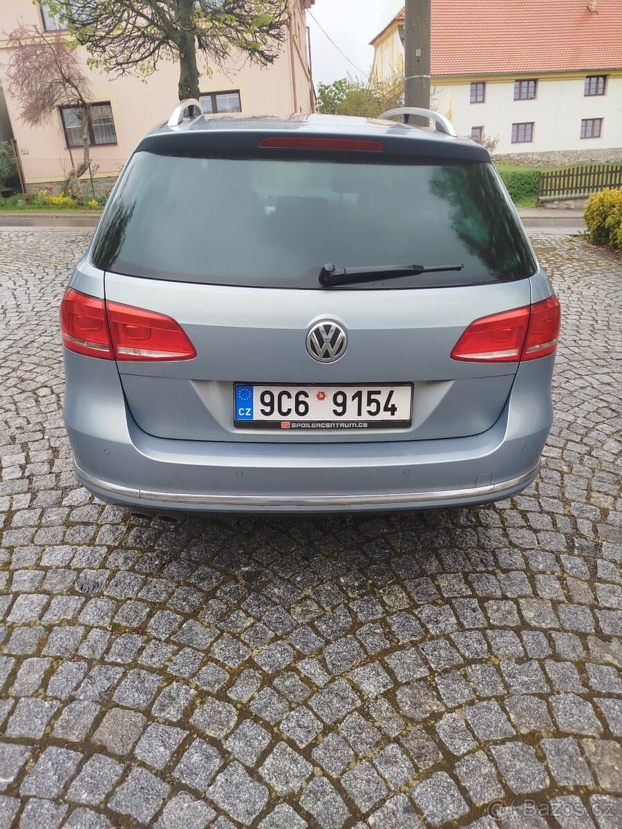 2011 Volkswagen PASSAT - 4
