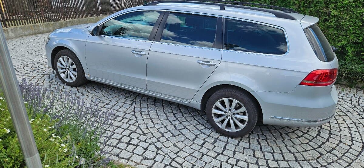 2011 Volkswagen PASSAT - 4