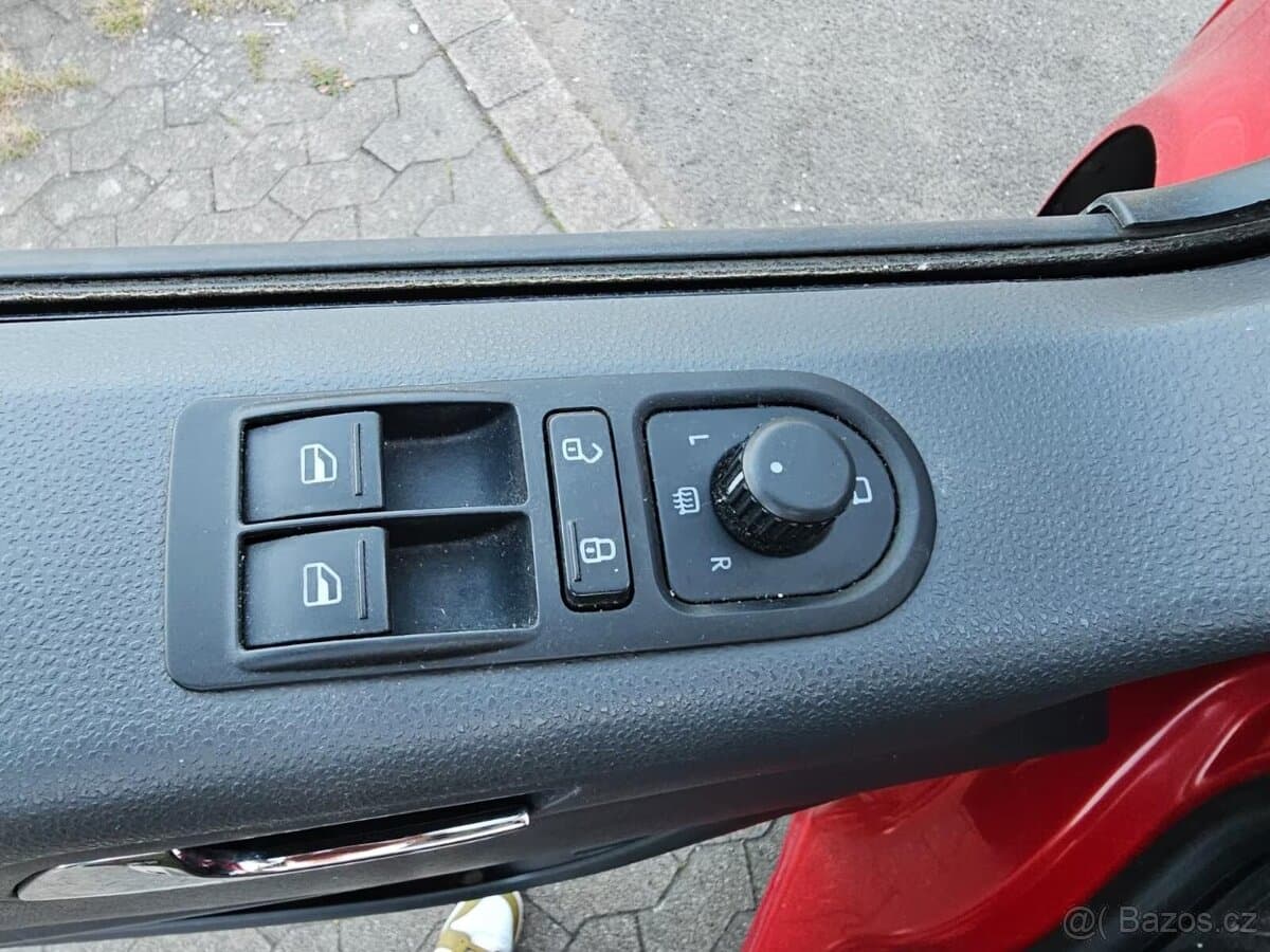 2012 Volkswagen MULTIVAN - 4