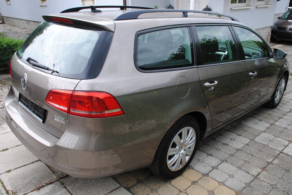 2011 Volkswagen PASSAT - 4